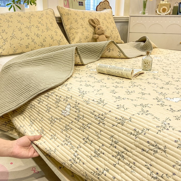 91家纺网 家纺一手货源 找家纺 喜居 2026新款A类双面泡芙双层纱夹棉床盖 双层纱夹棉床盖-花丛小兔