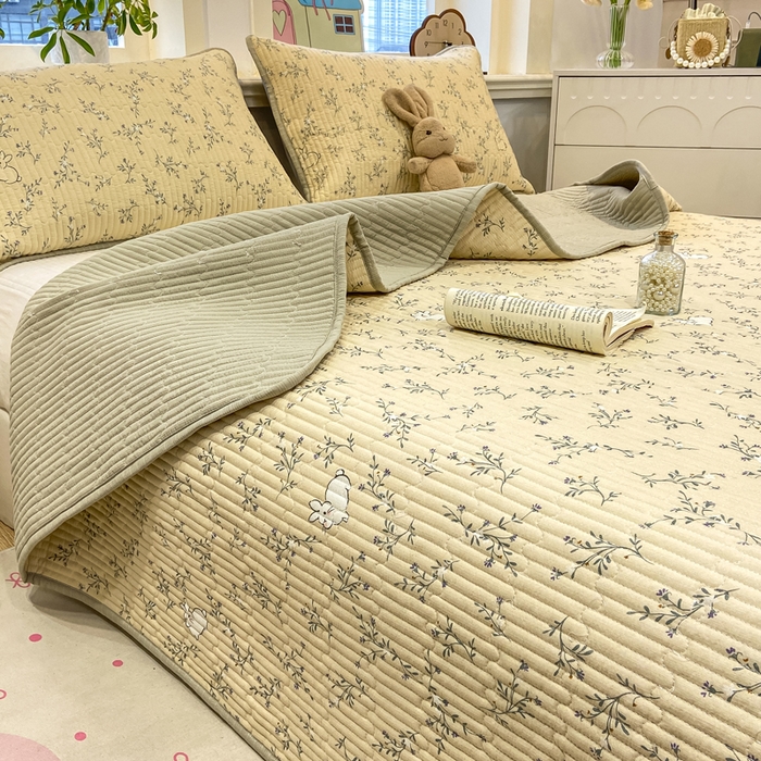 91家纺网 家纺一手货源 找家纺 喜居 2026新款A类双面泡芙双层纱夹棉床盖 双层纱夹棉床盖-花丛小兔