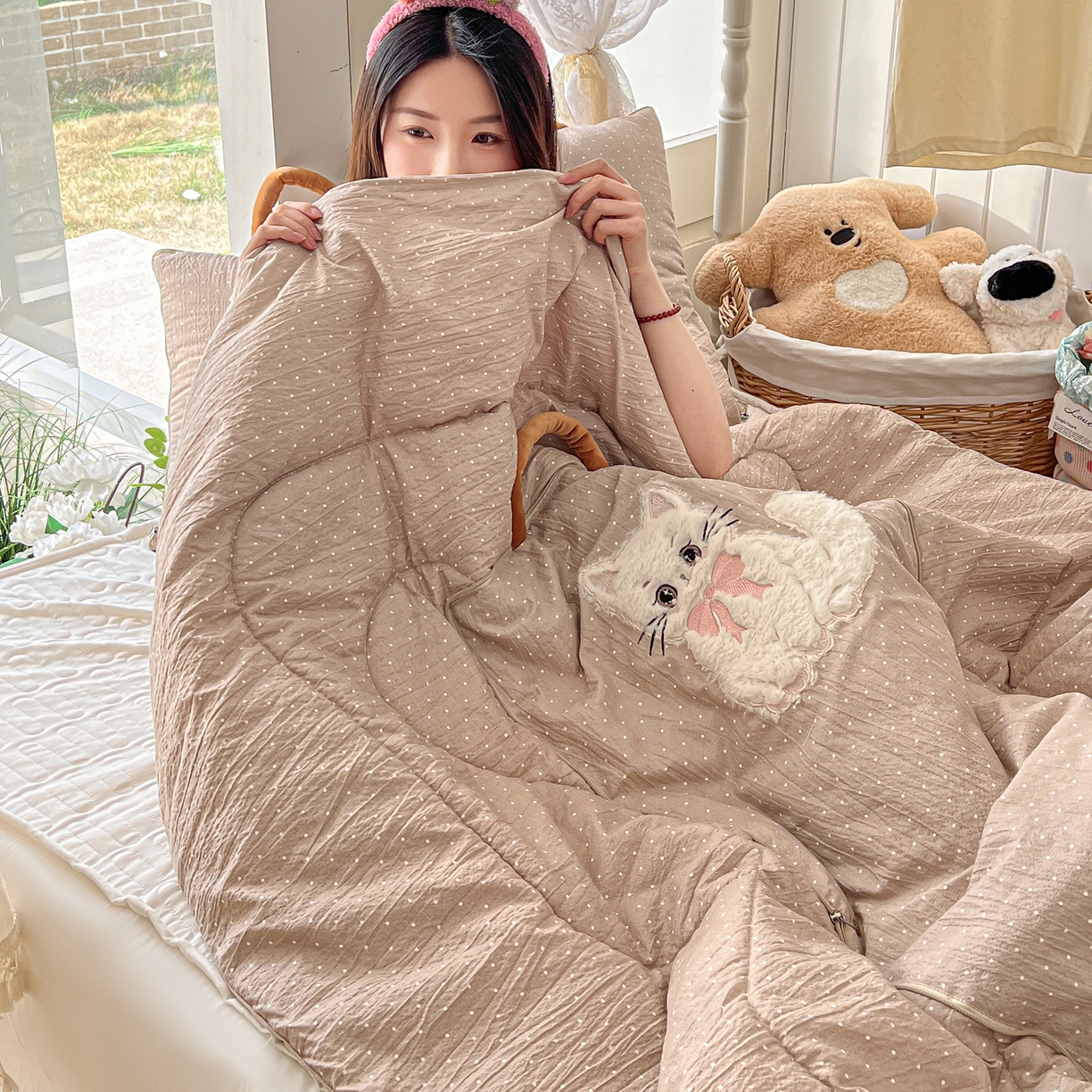 91家纺网 家纺一手货源 找家纺 番茄+ 2026新款ins风猫咪抱枕被 奶芙猫-波点咖