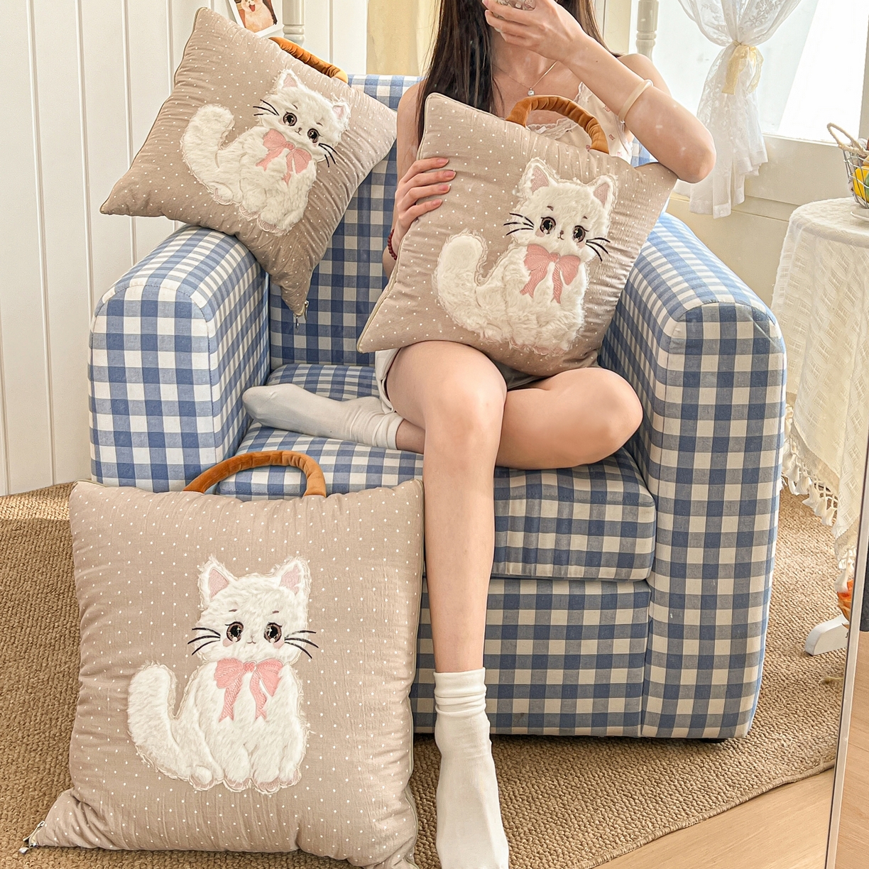 91家纺网 家纺一手货源 找家纺 番茄+ 2026新款ins风猫咪抱枕被 奶芙猫-波点咖