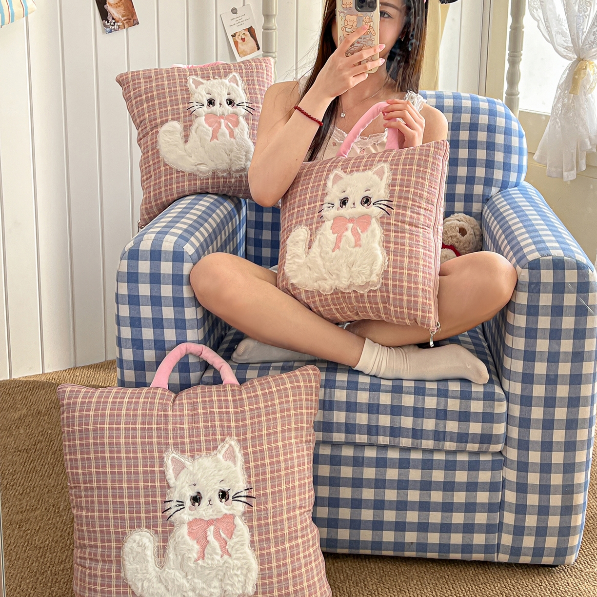 91家纺网 家纺一手货源 找家纺 番茄+ 2026新款ins风猫咪抱枕被 奶芙猫—海莉红