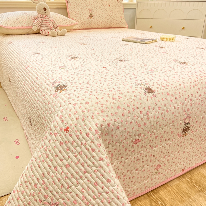 91家纺网 家纺一手货源 找家纺 喜居 2026新款A类双面泡芙双层纱夹棉床盖 双层纱夹棉床盖-小兔花园