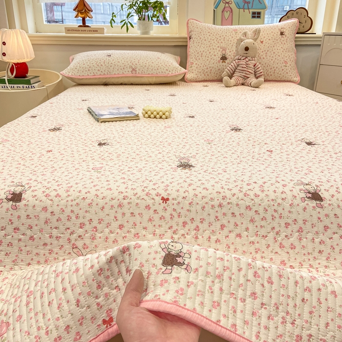 91家纺网 家纺一手货源 找家纺 喜居 2026新款A类双面泡芙双层纱夹棉床盖 双层纱夹棉床盖-小兔花园