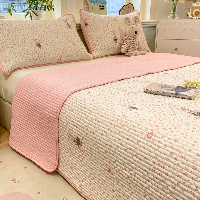 91家纺网 家纺一手货源 找家纺 喜居 2026新款A类双面泡芙双层纱夹棉床盖 双层纱夹棉床盖-小兔花园