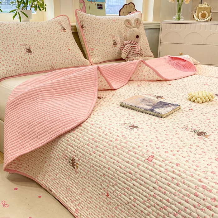 91家纺网 家纺一手货源 找家纺 喜居 2026新款A类双面泡芙双层纱夹棉床盖 双层纱夹棉床盖-小兔花园