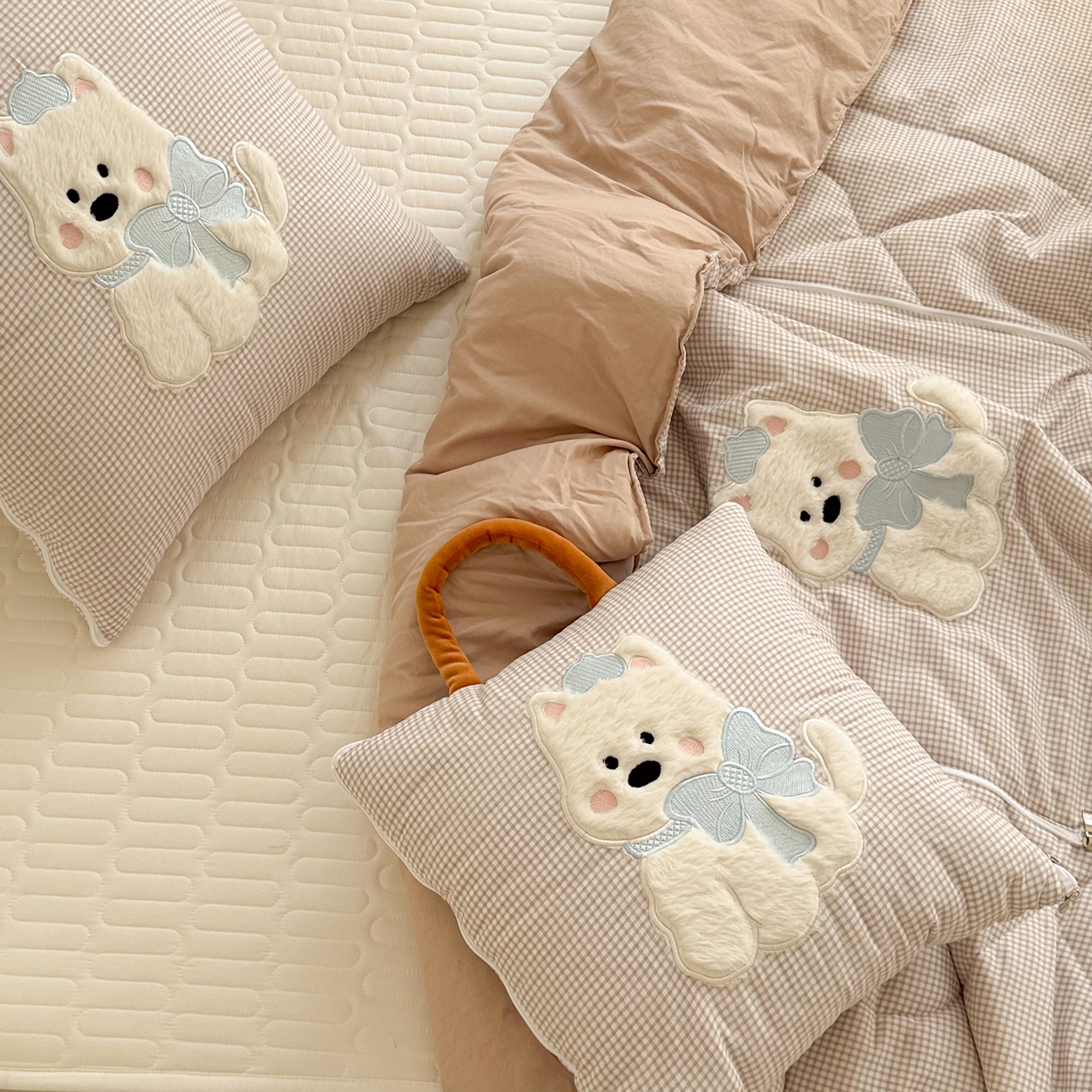 91家纺网 家纺一手货源 找家纺 番茄+ .2026新款甜雾西高地抱枕被 甜雾西高地-咖