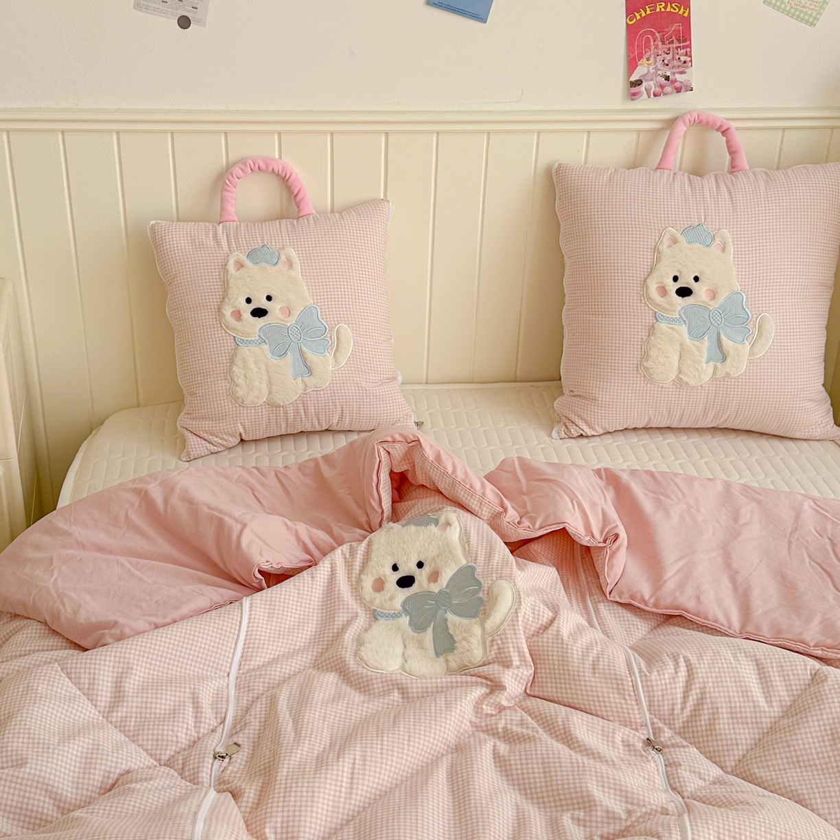 91家纺网 家纺一手货源 找家纺 番茄+ .2026新款甜雾西高地抱枕被 甜雾西高地-粉