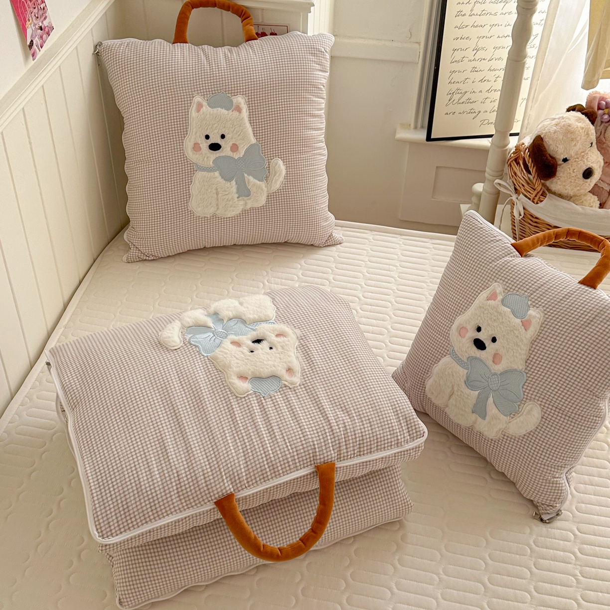 91家纺网 家纺一手货源 找家纺 番茄+ .2026新款甜雾西高地抱枕被 甜雾西高地-咖