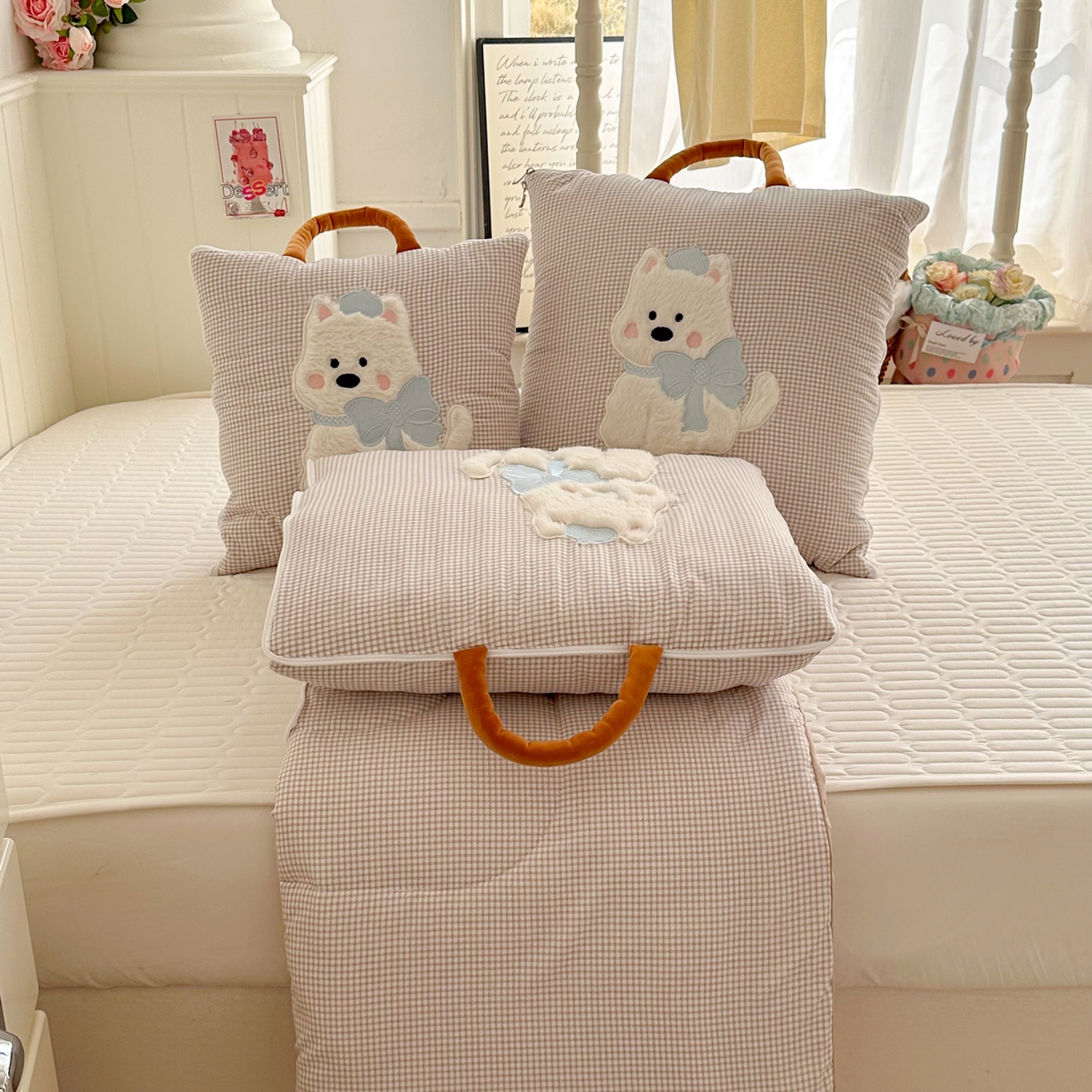 91家纺网 家纺一手货源 找家纺 番茄+ .2026新款甜雾西高地抱枕被 甜雾西高地-咖