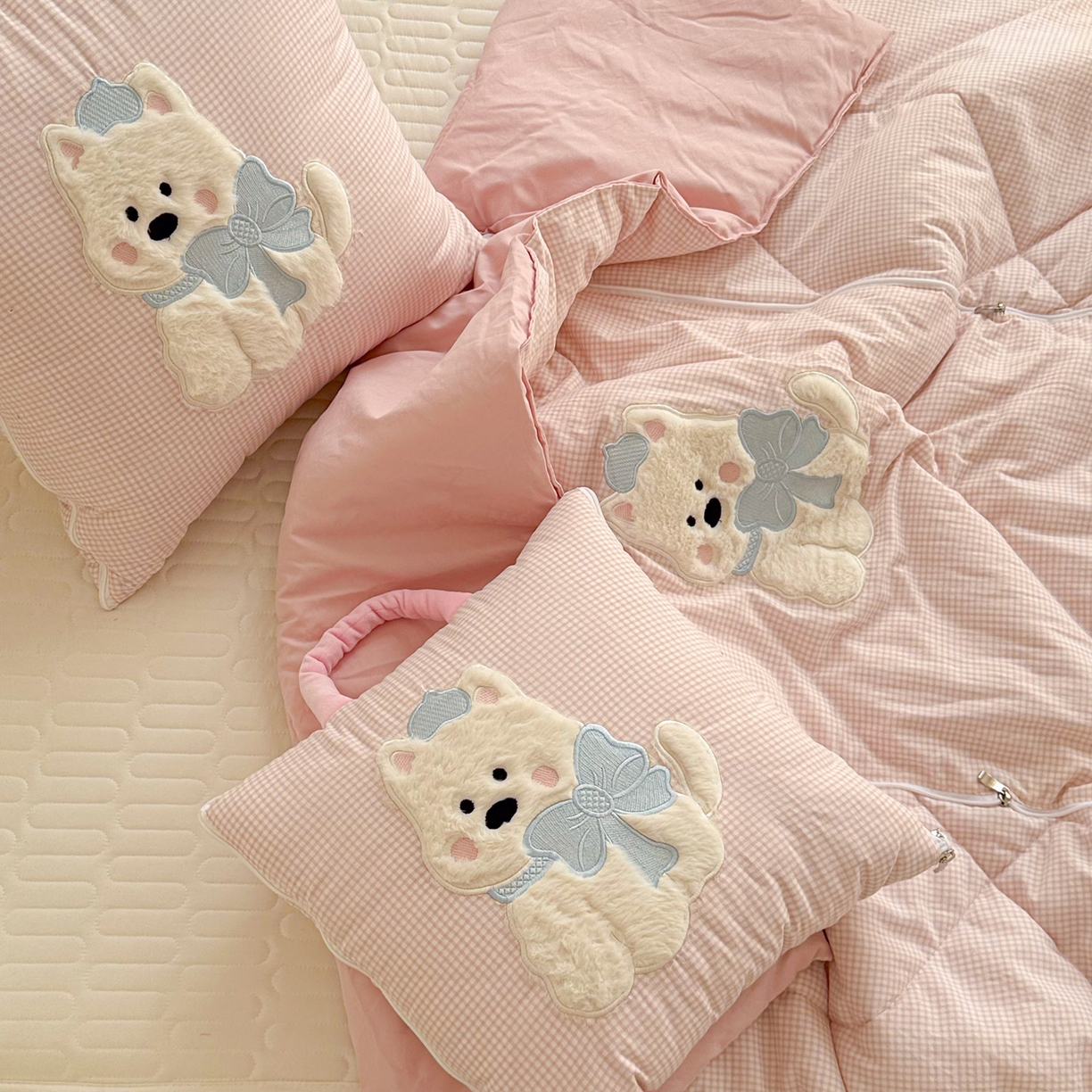 91家纺网 家纺一手货源 找家纺 番茄+ .2026新款甜雾西高地抱枕被 甜雾西高地-粉