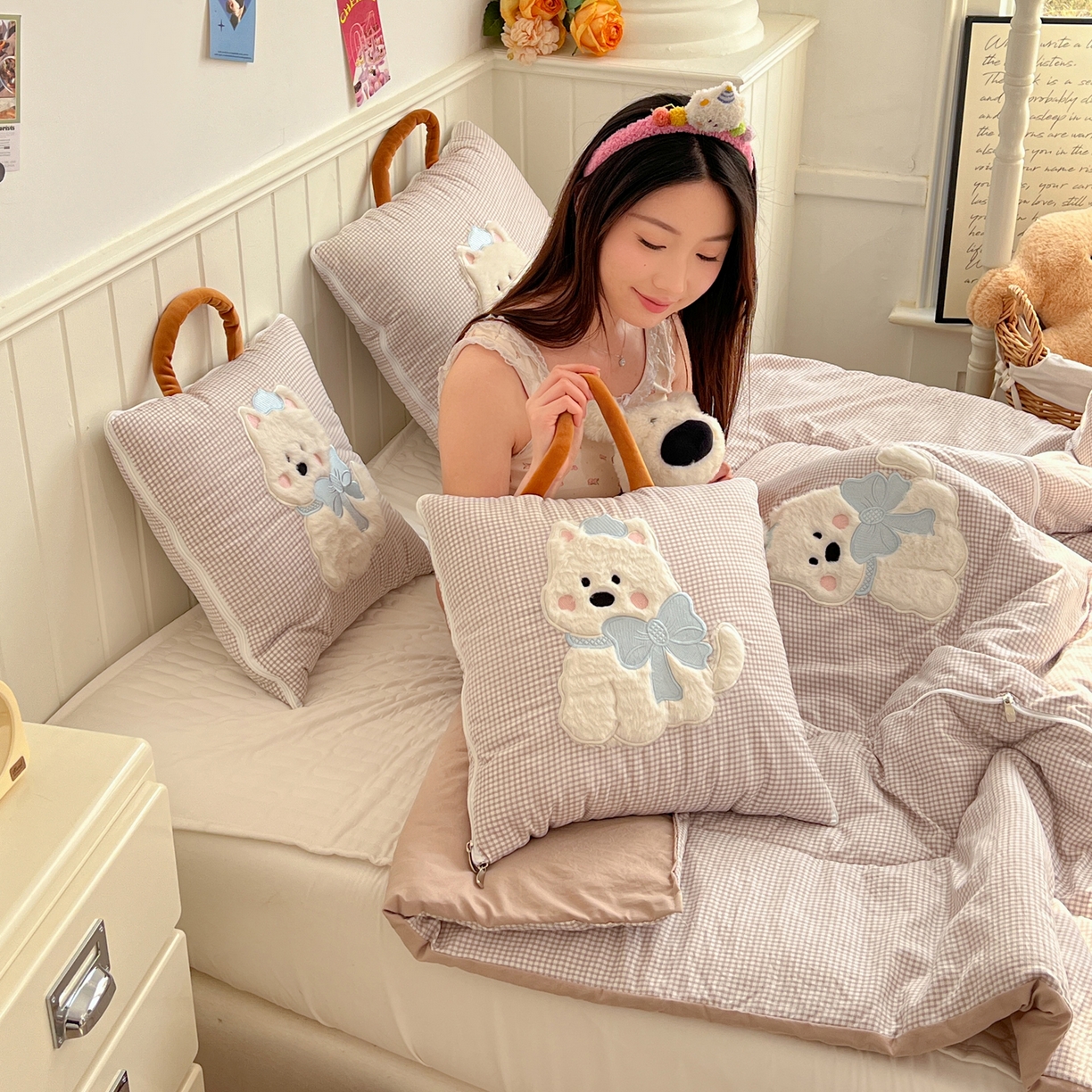 91家纺网 家纺一手货源 找家纺 番茄+ .2026新款甜雾西高地抱枕被 甜雾西高地-咖