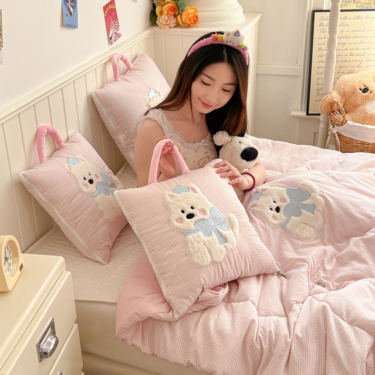 91家纺网 家纺一手货源 找家纺 番茄+ .2026新款甜雾西高地抱枕被 甜雾西高地-粉