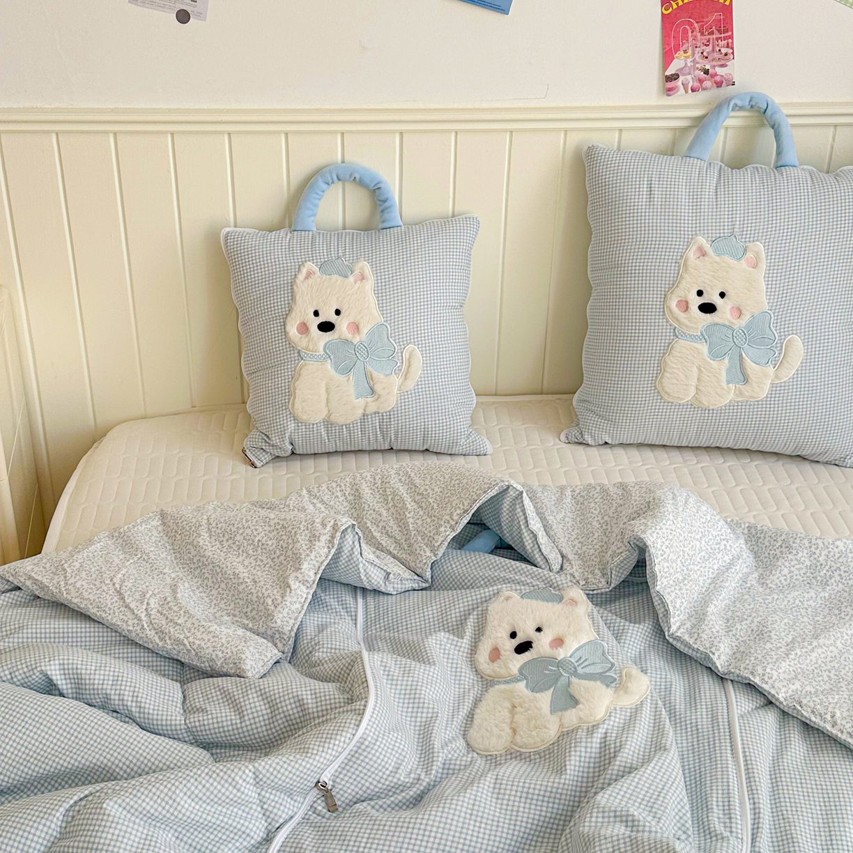 91家纺网 家纺一手货源 找家纺 番茄+ .2026新款甜雾西高地抱枕被 甜雾西高地-蓝