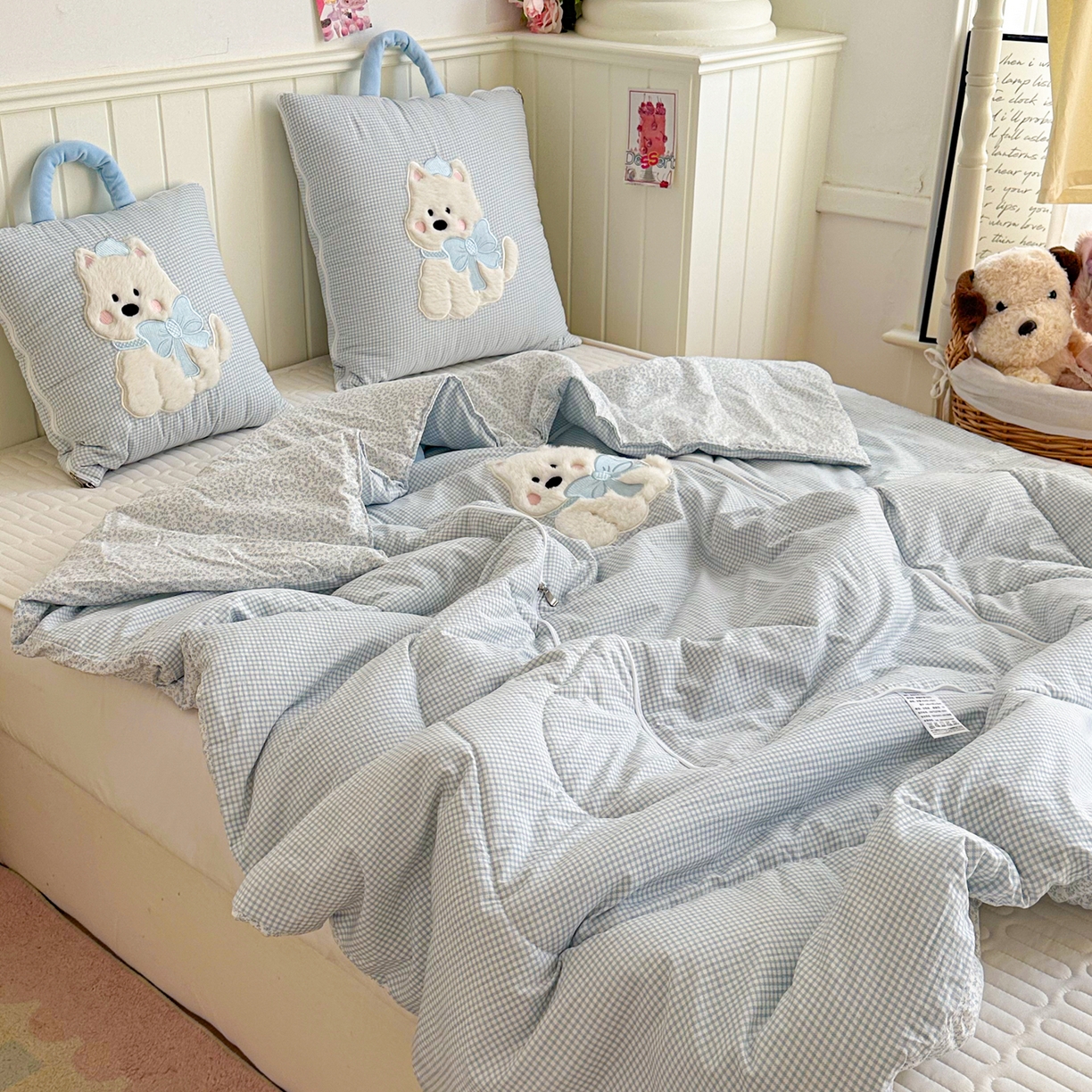 91家纺网 家纺一手货源 找家纺 番茄+ .2026新款甜雾西高地抱枕被 甜雾西高地-蓝