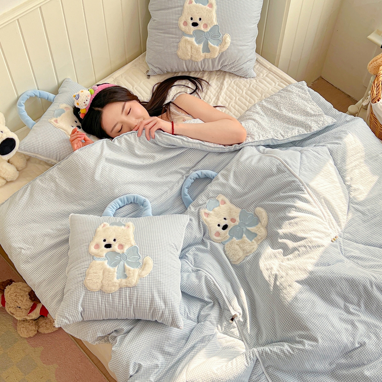 91家纺网 家纺一手货源 找家纺 番茄+ .2026新款甜雾西高地抱枕被 甜雾西高地-蓝