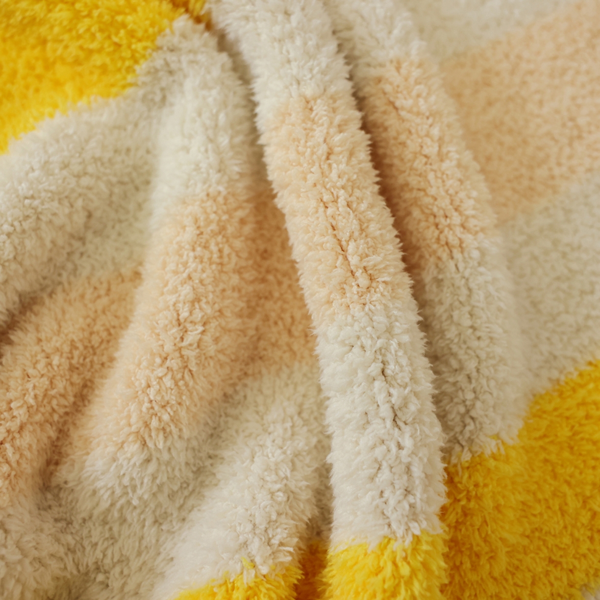 91家纺网 家纺一手货源 找家纺 暖绵绵家纺 2026新款简约现代条纹时尚毯子-琪拉 桔黄色