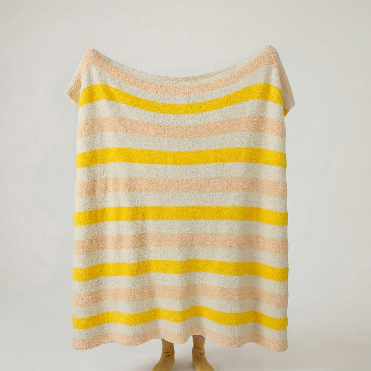 91家纺网 家纺一手货源 找家纺 暖绵绵家纺 2026新款简约现代条纹时尚毯子-琪拉 桔黄色