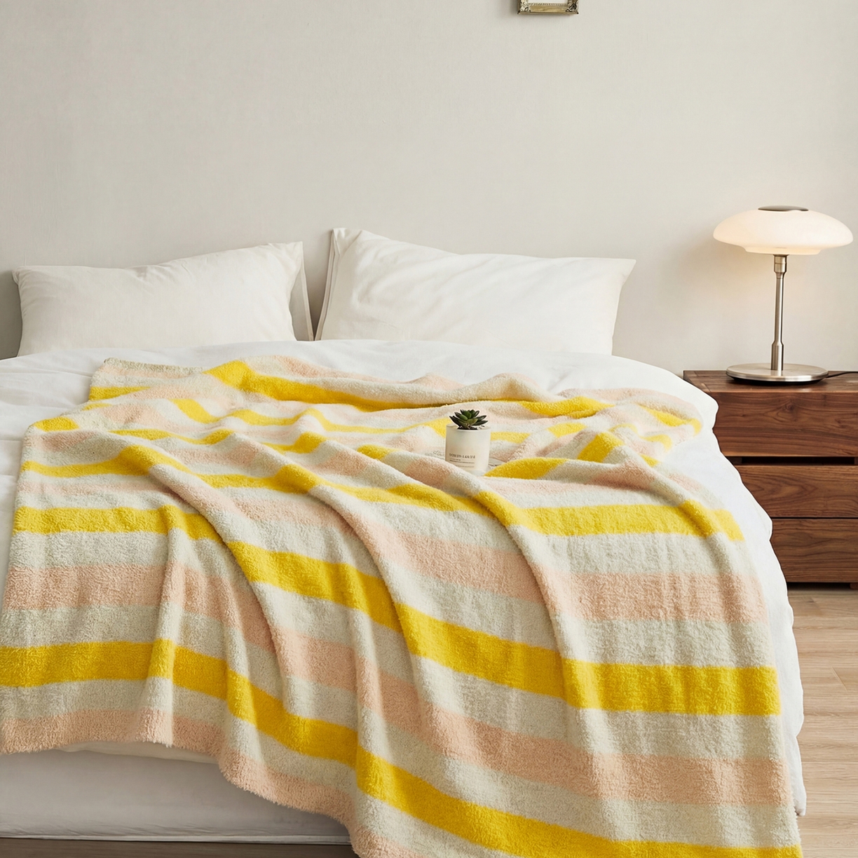 91家纺网 家纺一手货源 找家纺 暖绵绵家纺 2026新款简约现代条纹时尚毯子-琪拉 桔黄色