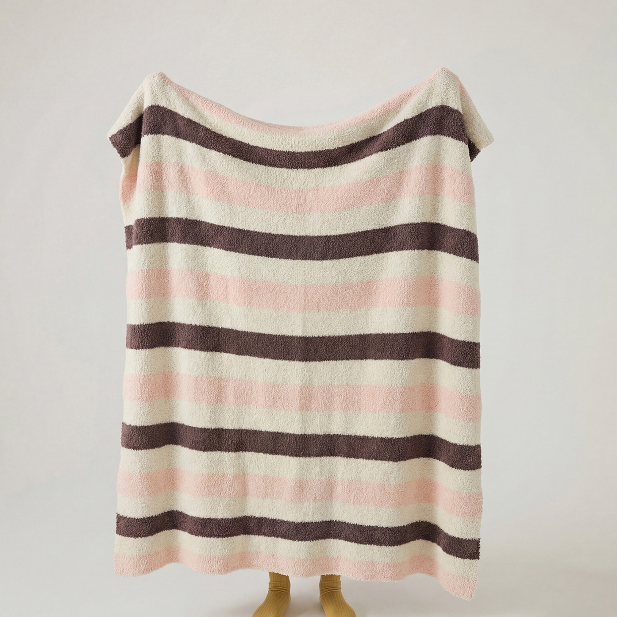 暖绵绵家纺 2026新款简约现代条纹时尚毯子-琪拉 深咖色