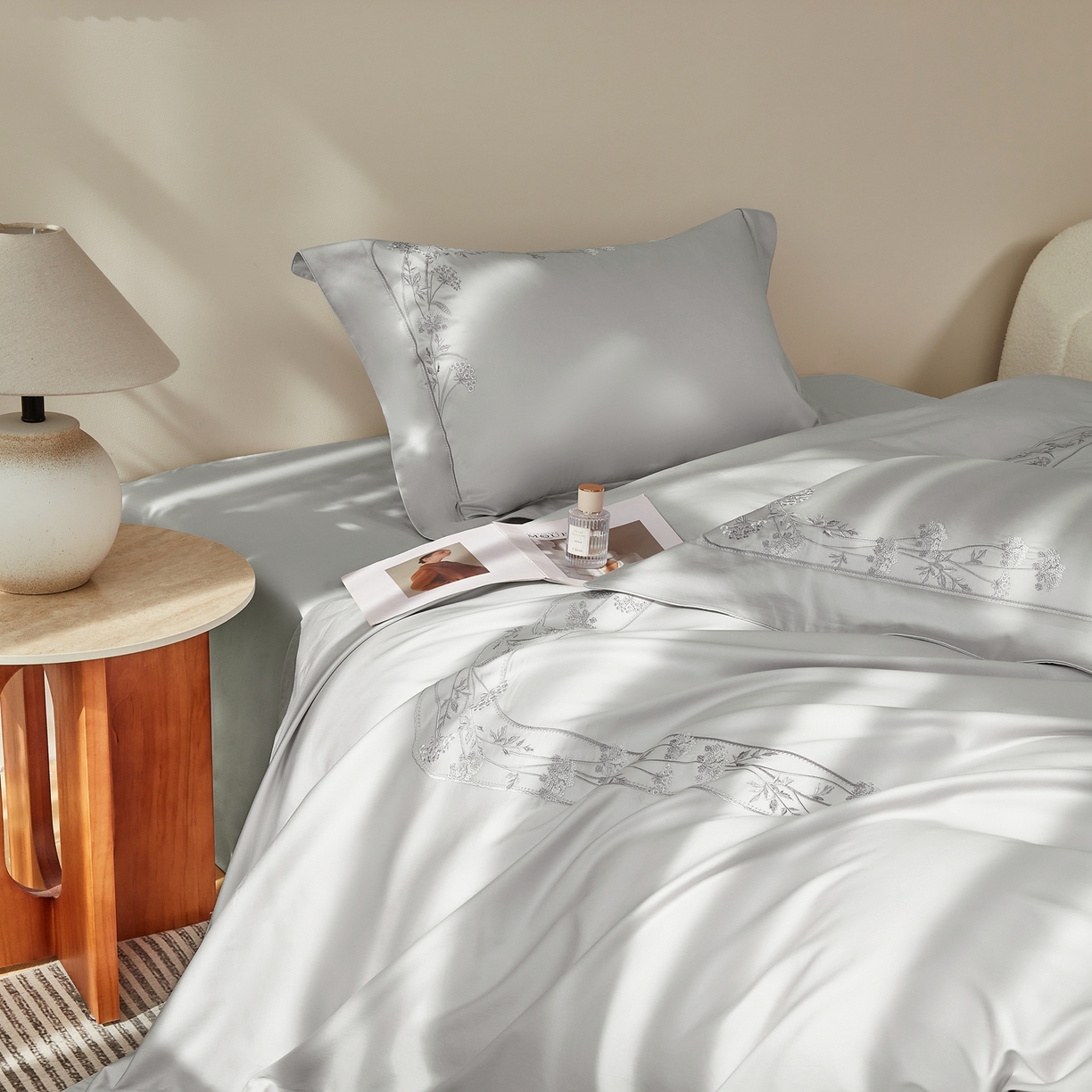 91家纺网 家纺一手货源 找家纺 榻尚家居 2026新款百支锦棉纯棉绣花工艺款四件套-暗香 暗香-灰