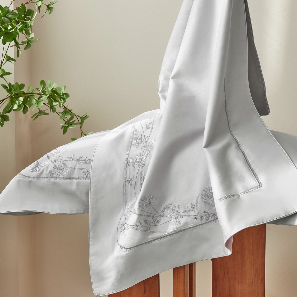 91家纺网 家纺一手货源 找家纺 榻尚家居 2026新款百支锦棉纯棉绣花工艺款四件套-暗香 暗香-灰