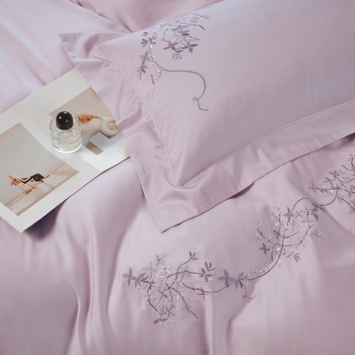 91家纺网 家纺一手货源 找家纺 榻尚家居 2026新款天丝棉绣花工艺款四件套-织梦 织梦紫