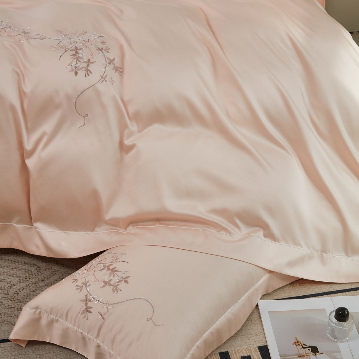 91家纺网 家纺一手货源 找家纺 榻尚家居 2026新款天丝棉绣花工艺款四件套-织梦 织梦玉