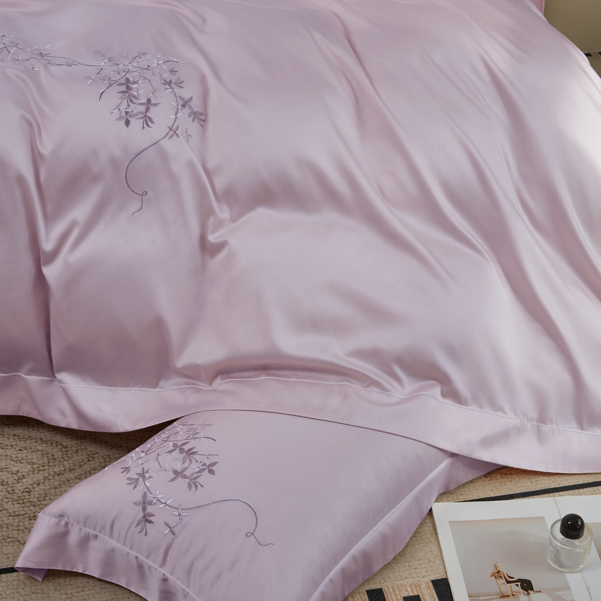 91家纺网 家纺一手货源 找家纺 榻尚家居 2026新款天丝棉绣花工艺款四件套-织梦 织梦紫