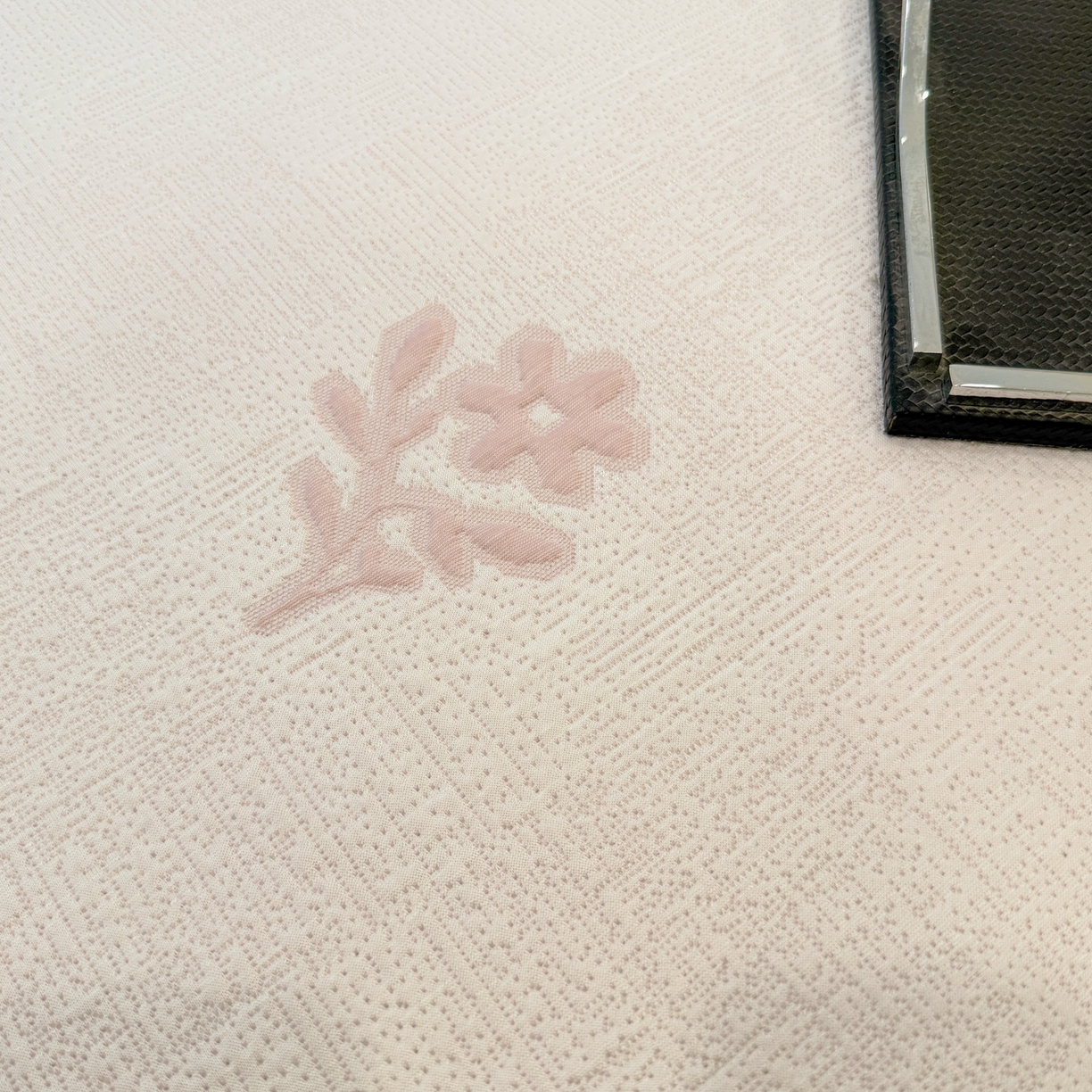 91家纺网 家纺一手货源 找家纺 （总）昊翔家纺 2026春夏新款A类凉感高分子床裙款凉席三件套-云絮茉香