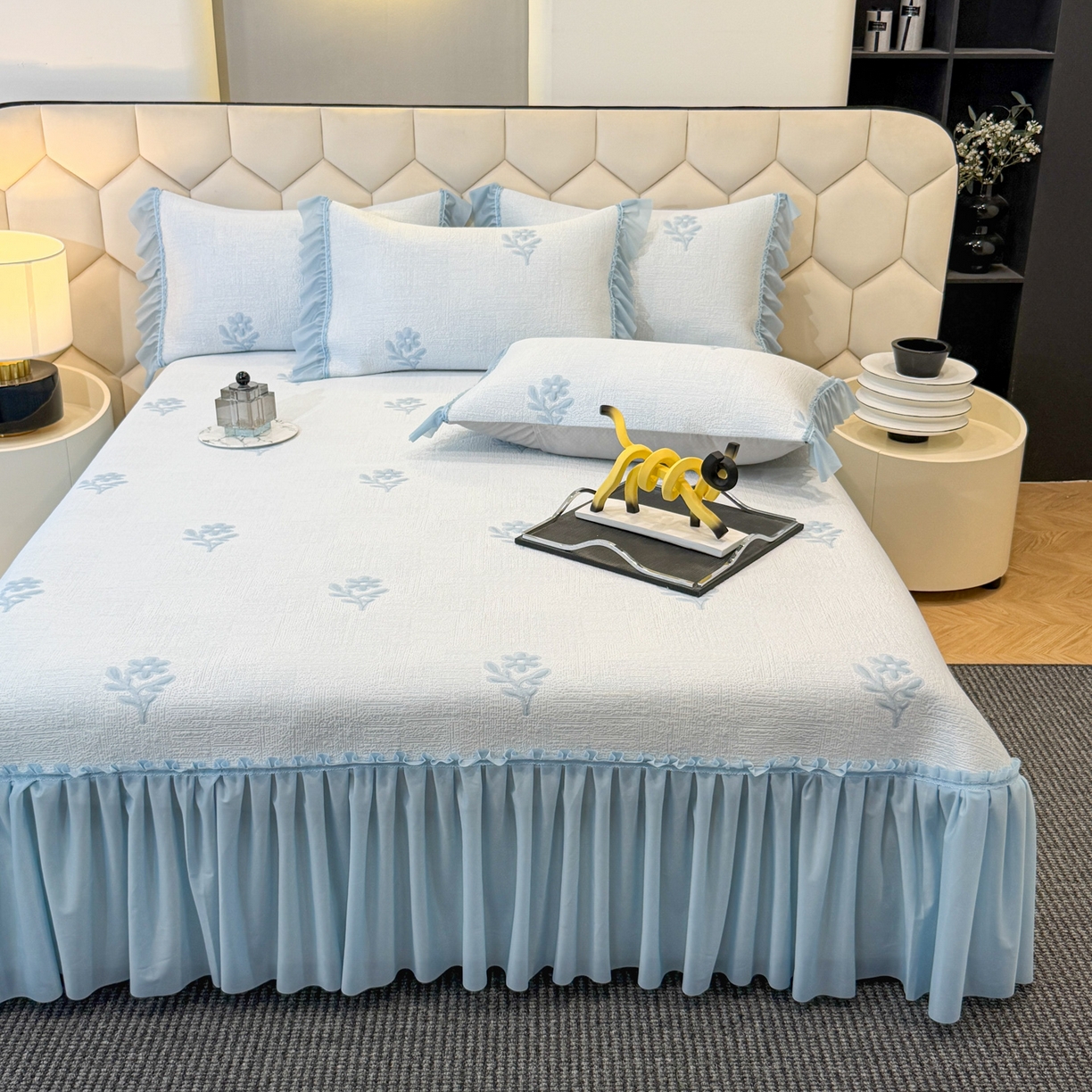 91家纺网 家纺一手货源 找家纺 昊翔家纺 2026春夏新款A类凉感高分子床裙款凉席三件套-云絮茉香 云絮茉香-蓝色