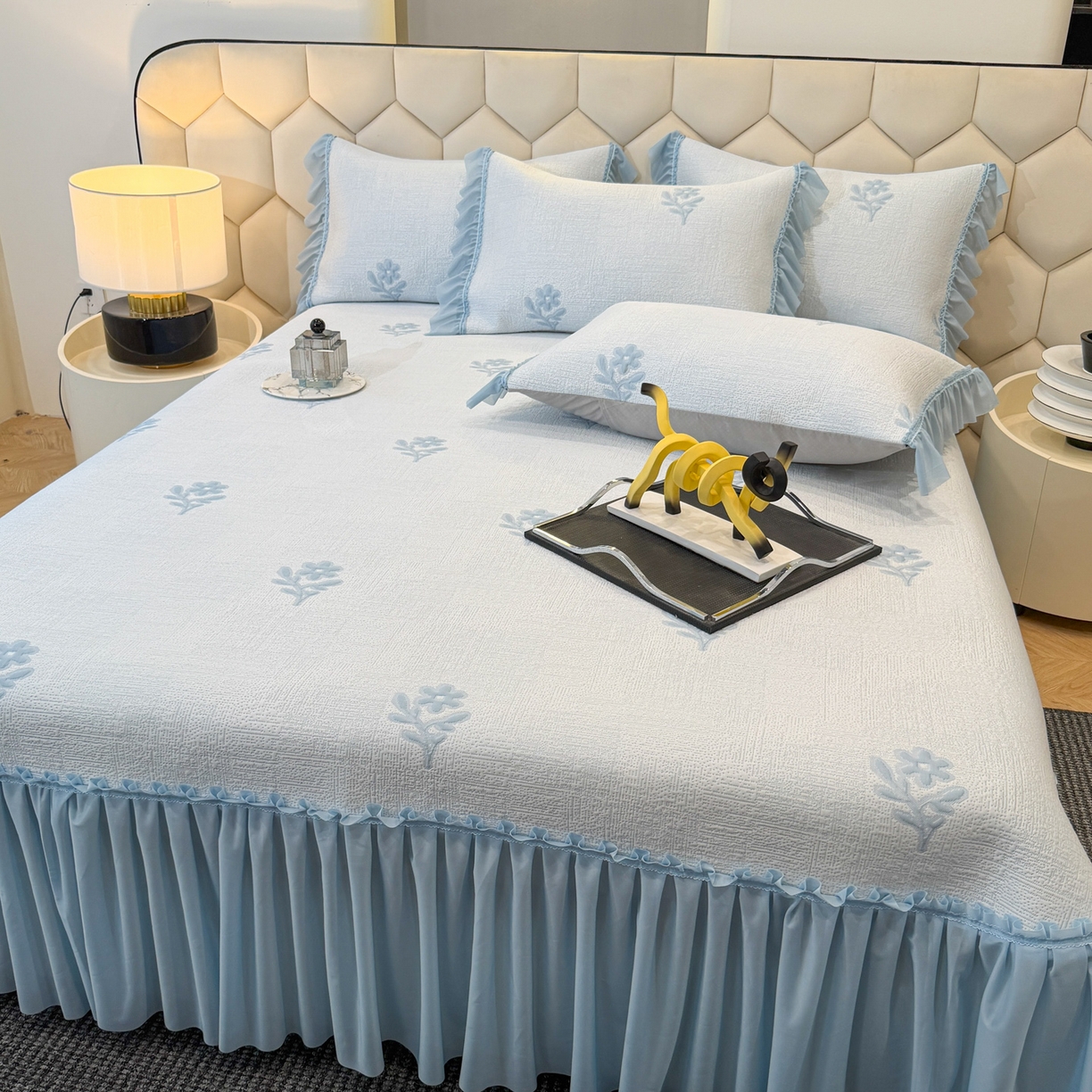 91家纺网 家纺一手货源 找家纺 昊翔家纺 2026春夏新款A类凉感高分子床裙款凉席三件套-云絮茉香 云絮茉香-蓝色