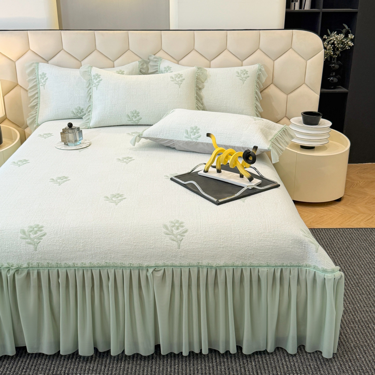 91家纺网 家纺一手货源 找家纺 昊翔家纺 2026春夏新款A类凉感高分子床裙款凉席三件套-云絮茉香 云絮茉香-绿色
