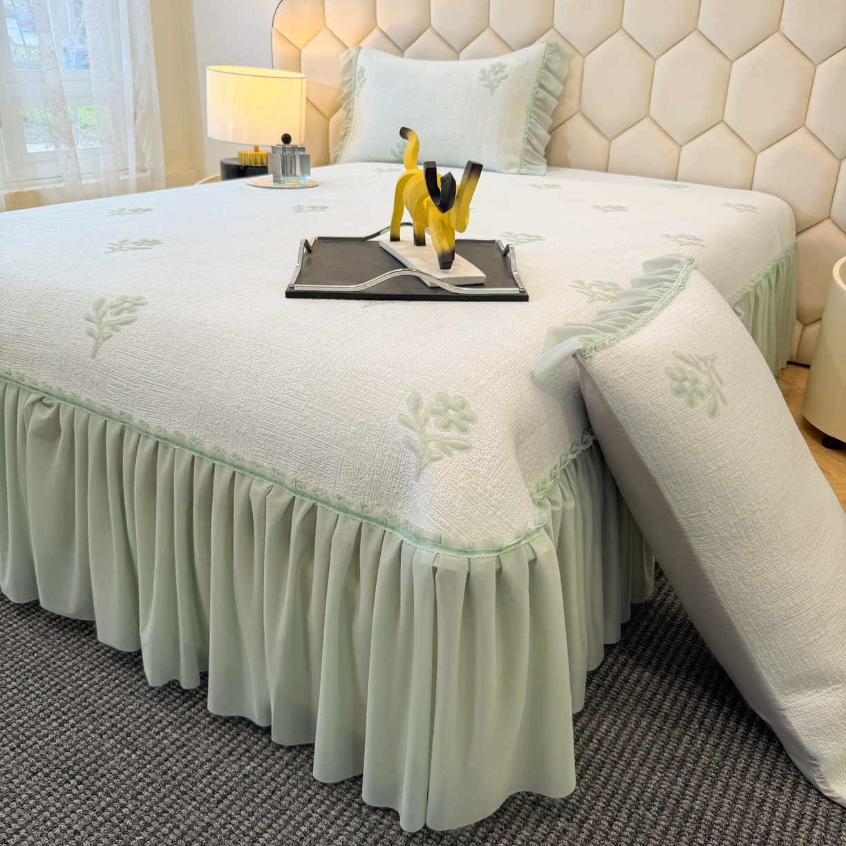 91家纺网 家纺一手货源 找家纺 昊翔家纺 2026春夏新款A类凉感高分子床裙款凉席三件套-云絮茉香 云絮茉香-绿色