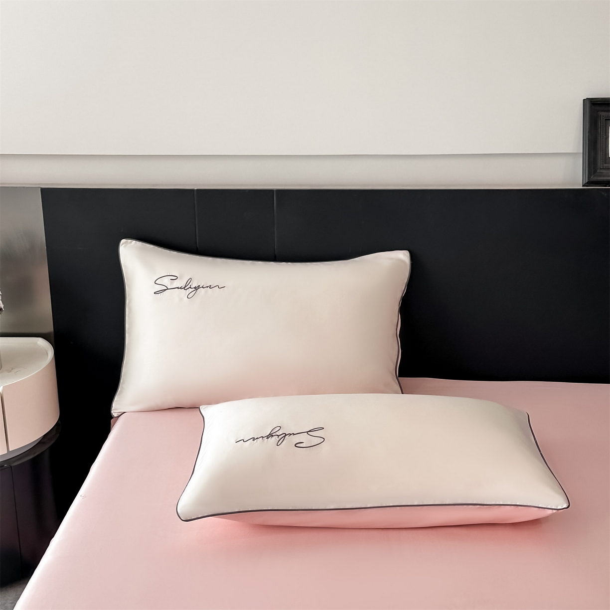 91家纺网 家纺一手货源 找家纺 美澳家纺 2026新款凉感水洗冰丝真丝刺绣双拼单被套四件套 米白蜜桃