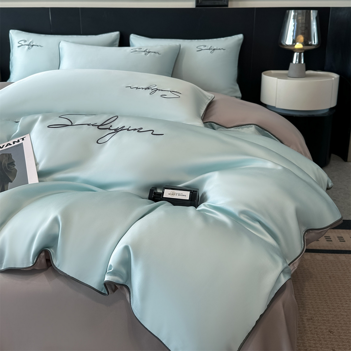 91家纺网 家纺一手货源 找家纺 美澳家纺 2026新款凉感水洗冰丝真丝刺绣双拼单被套四件套 冰蓝灰