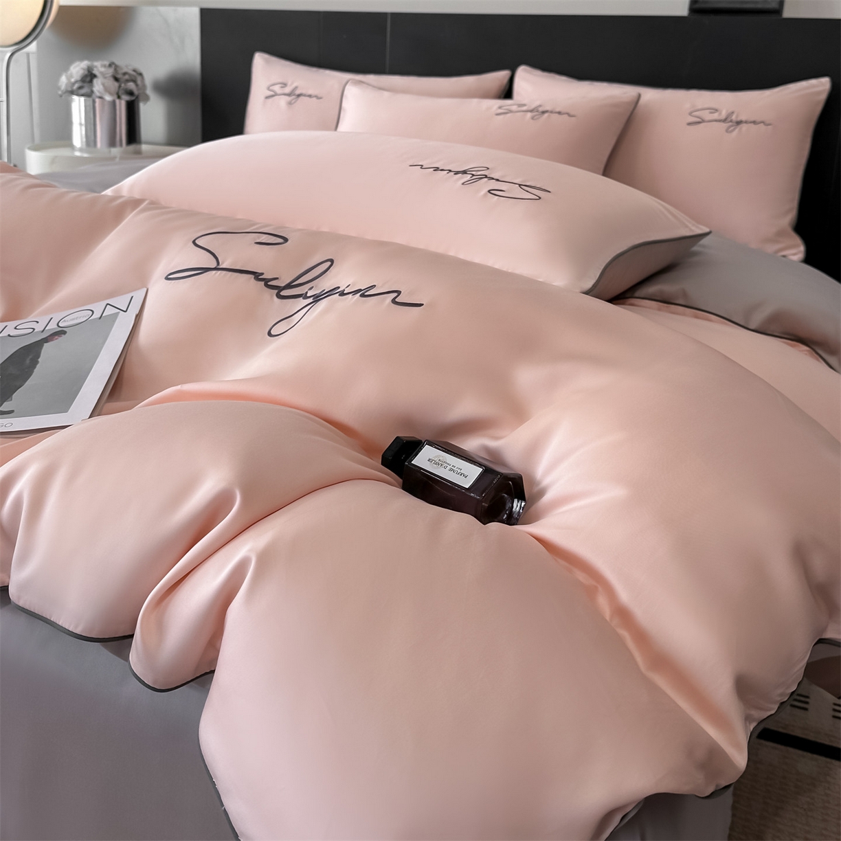 91家纺网 家纺一手货源 找家纺 美澳家纺 2026新款凉感水洗冰丝真丝刺绣双拼单被套四件套 蜜桃灰