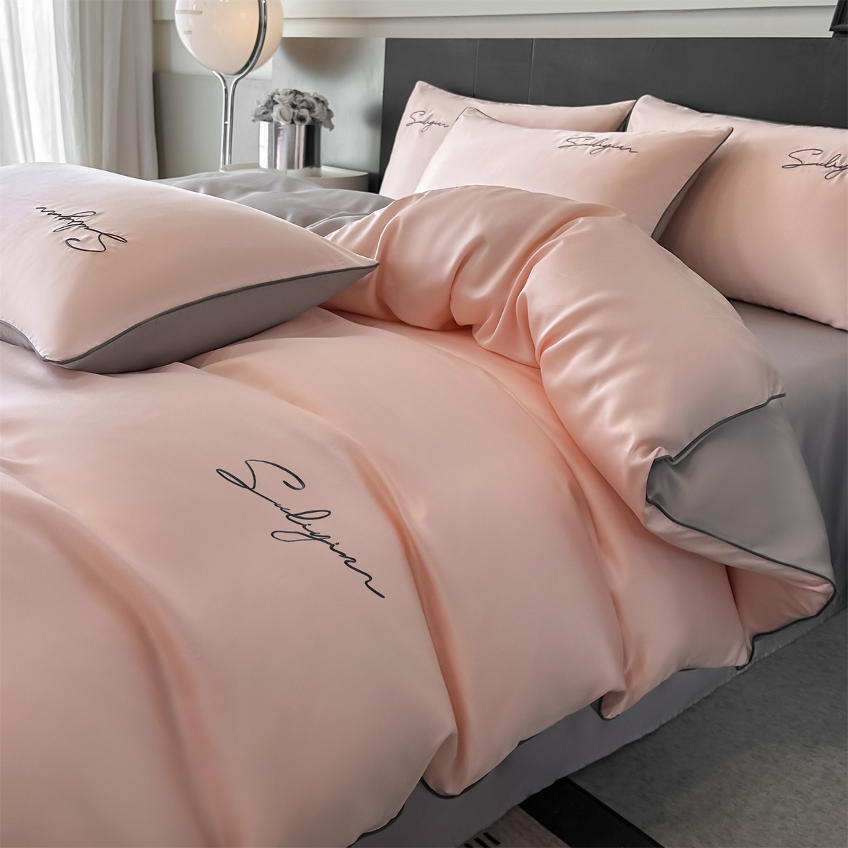 91家纺网 家纺一手货源 找家纺 美澳家纺 2026新款凉感水洗冰丝真丝刺绣双拼单被套四件套 蜜桃灰