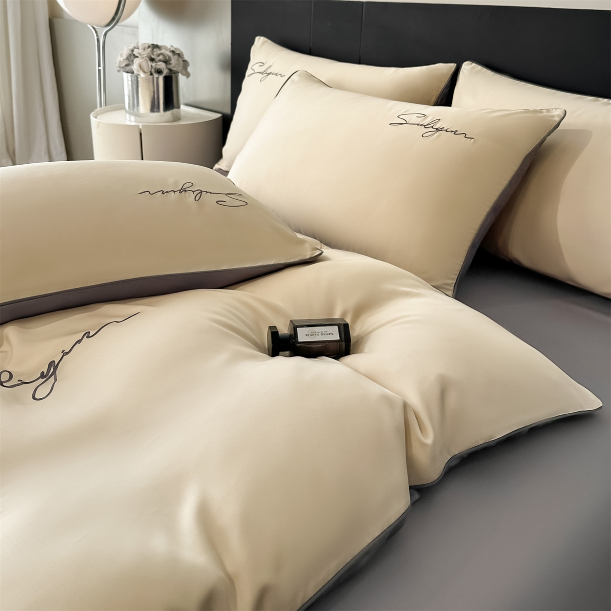 91家纺网 家纺一手货源 找家纺 美澳家纺 2026新款凉感水洗冰丝真丝刺绣双拼单被套四件套 卡其灰