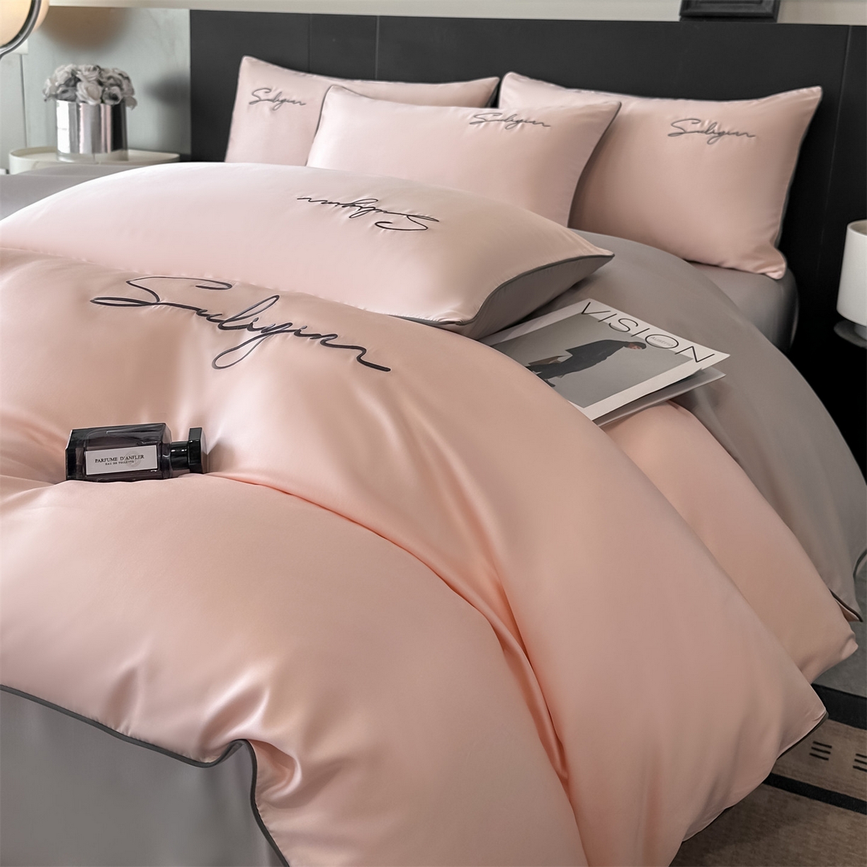 91家纺网 家纺一手货源 找家纺 美澳家纺 2026新款凉感水洗冰丝真丝刺绣双拼单被套四件套 蜜桃灰