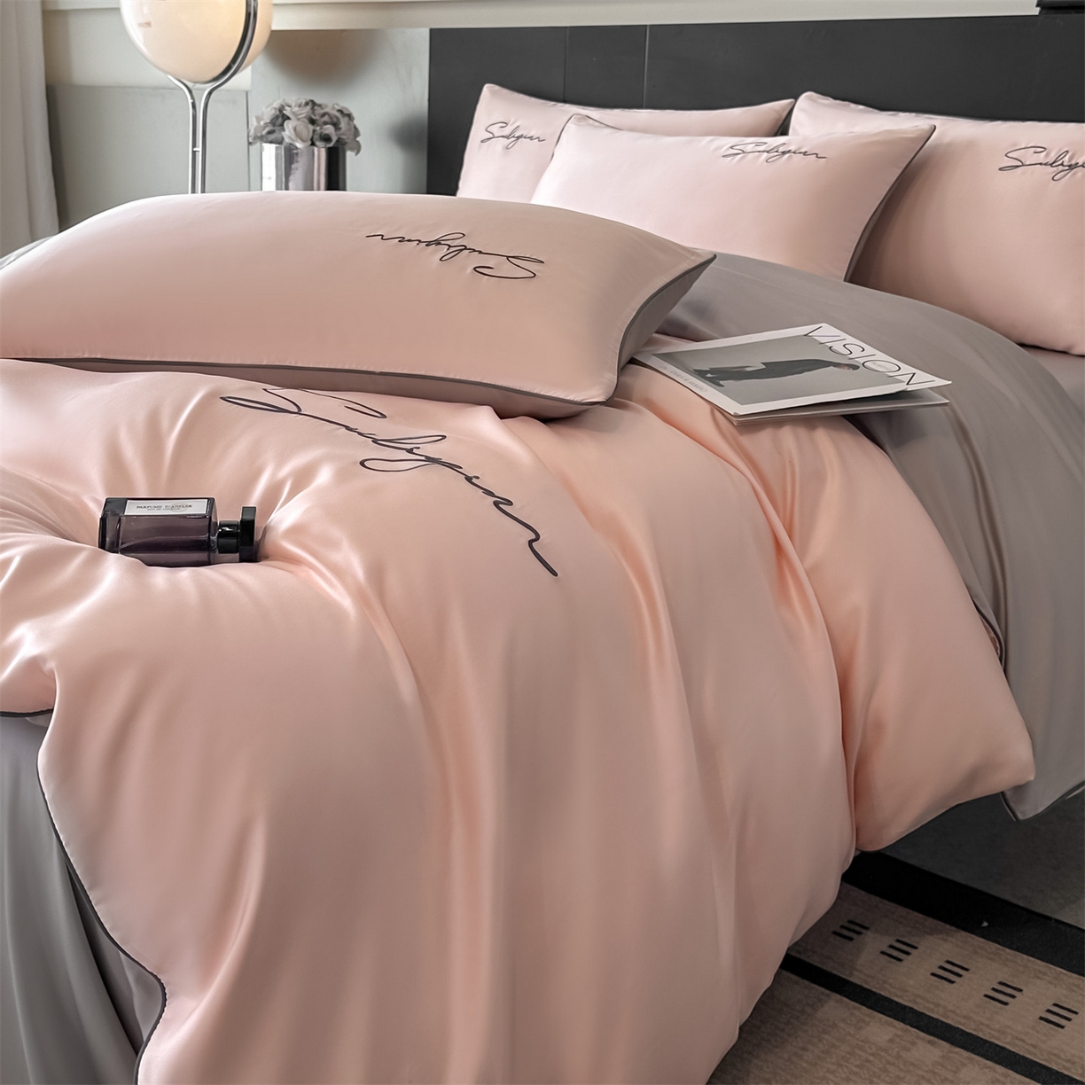 91家纺网 家纺一手货源 找家纺 美澳家纺 2026新款凉感水洗冰丝真丝刺绣双拼单被套四件套 蜜桃灰