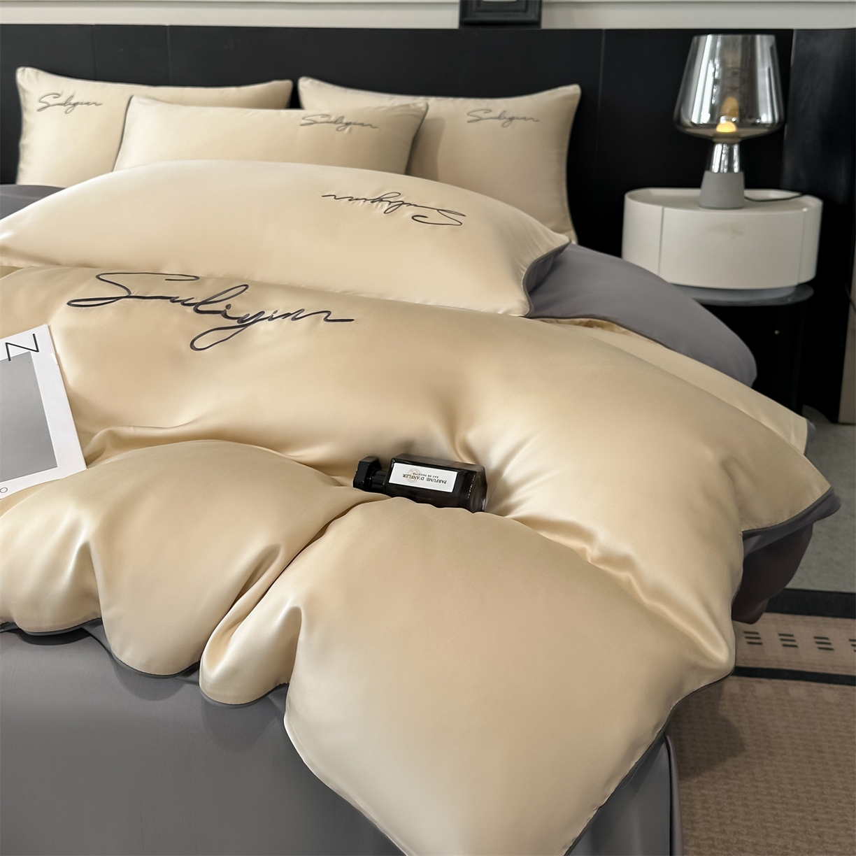 91家纺网 家纺一手货源 找家纺 美澳家纺 2026新款凉感水洗冰丝真丝刺绣双拼单被套四件套 卡其灰