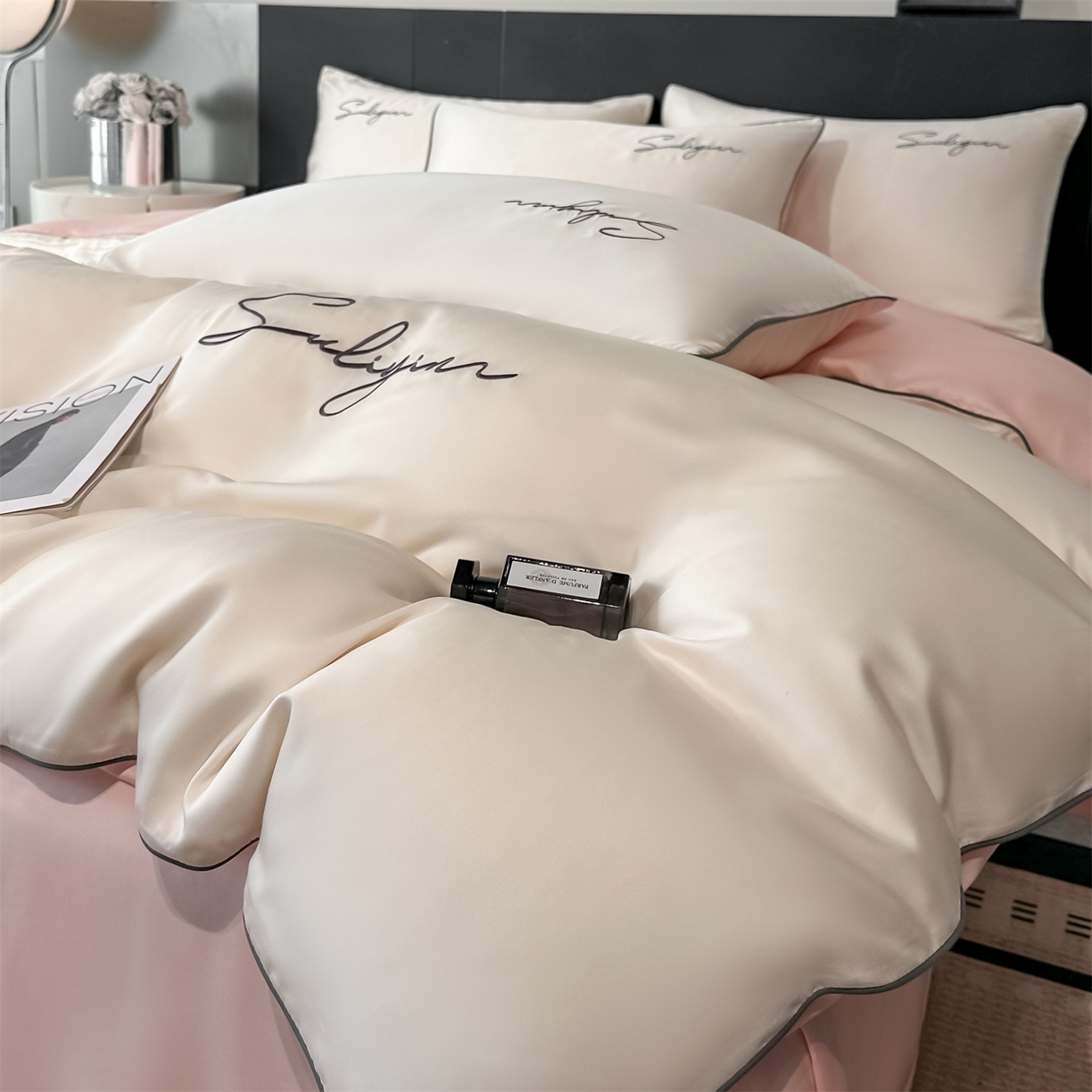 91家纺网 家纺一手货源 找家纺 美澳家纺 2026新款凉感水洗冰丝真丝刺绣双拼单被套四件套 米白蜜桃