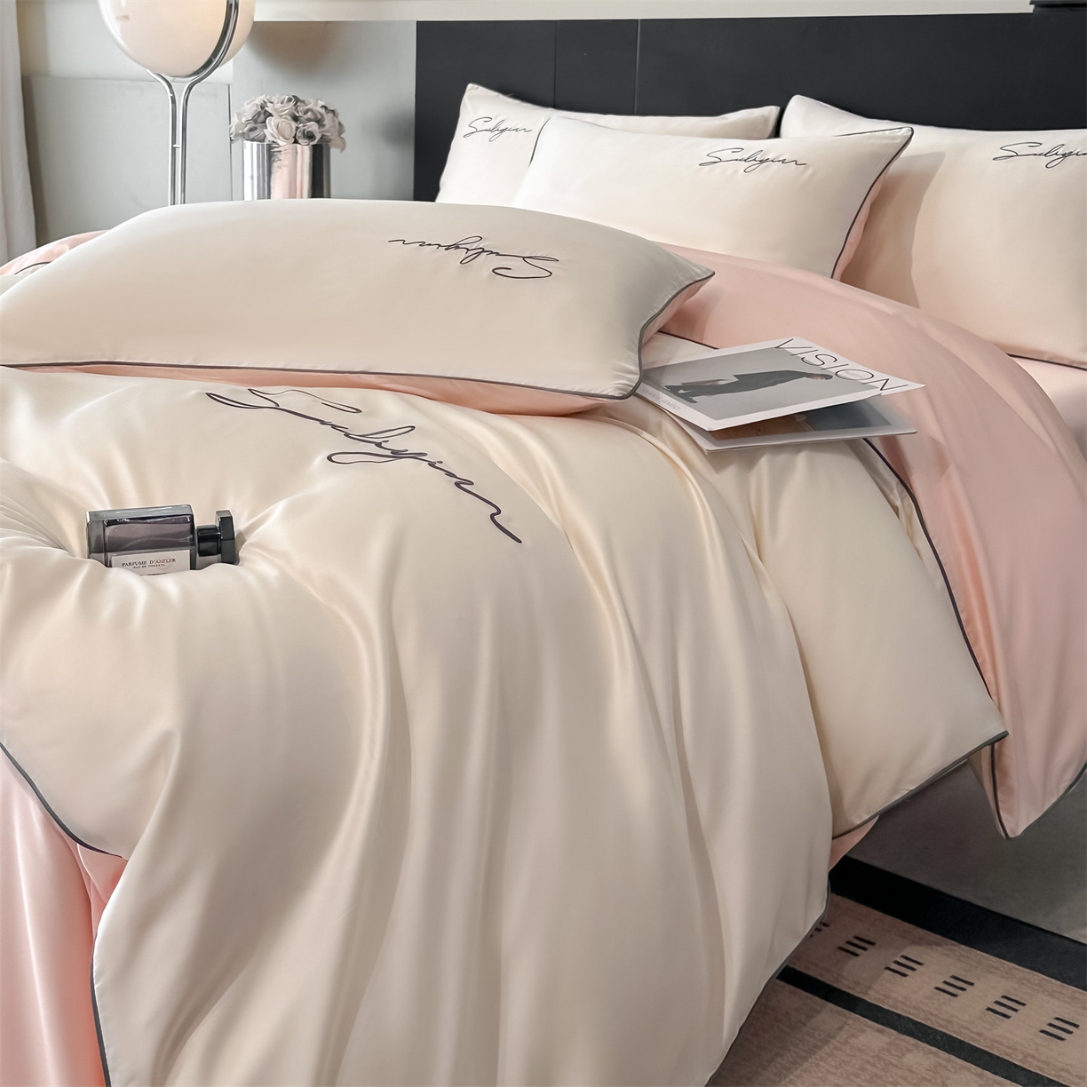 91家纺网 家纺一手货源 找家纺 美澳家纺 2026新款凉感水洗冰丝真丝刺绣双拼单被套四件套 米白蜜桃