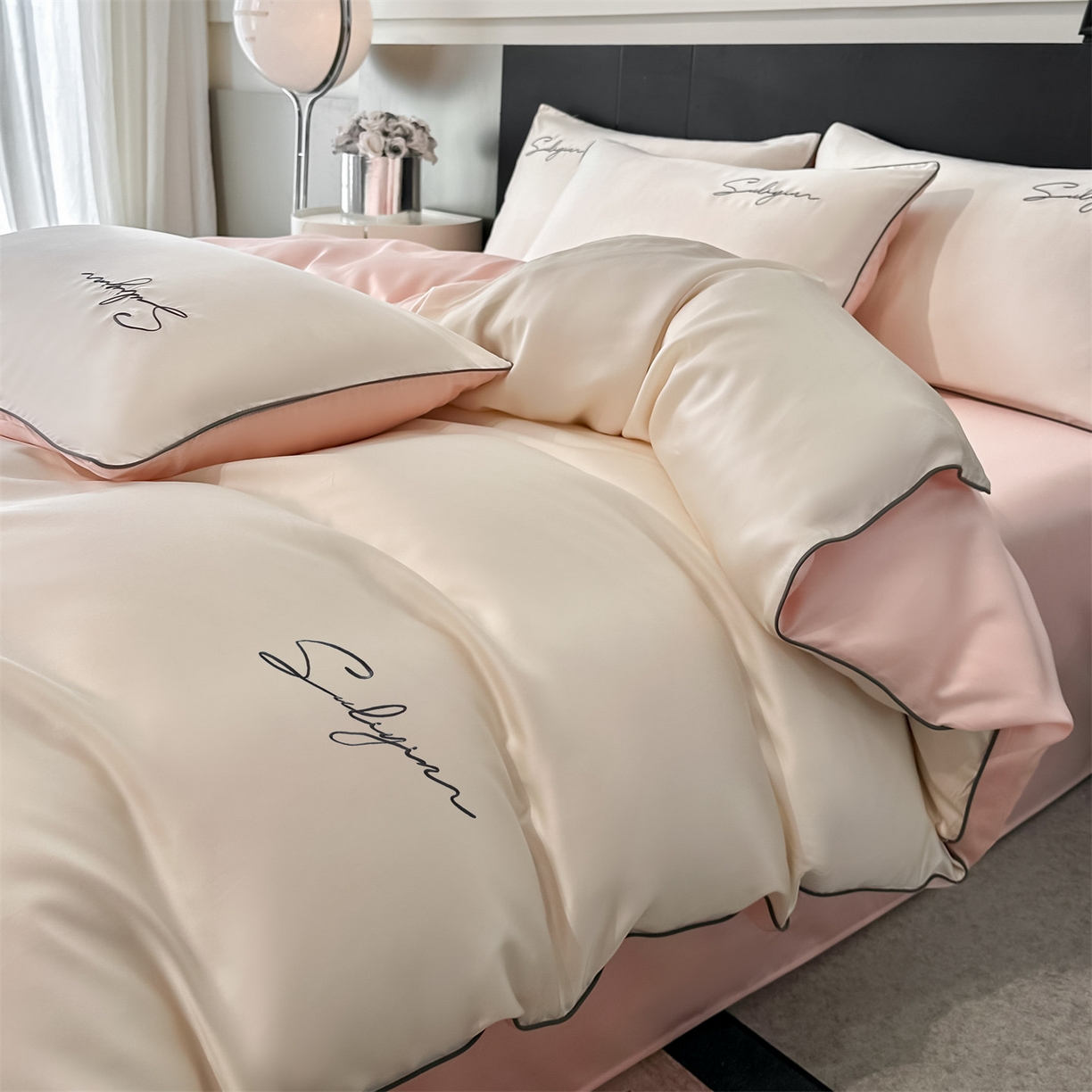 91家纺网 家纺一手货源 找家纺 美澳家纺 2026新款凉感水洗冰丝真丝刺绣双拼单被套四件套 米白蜜桃