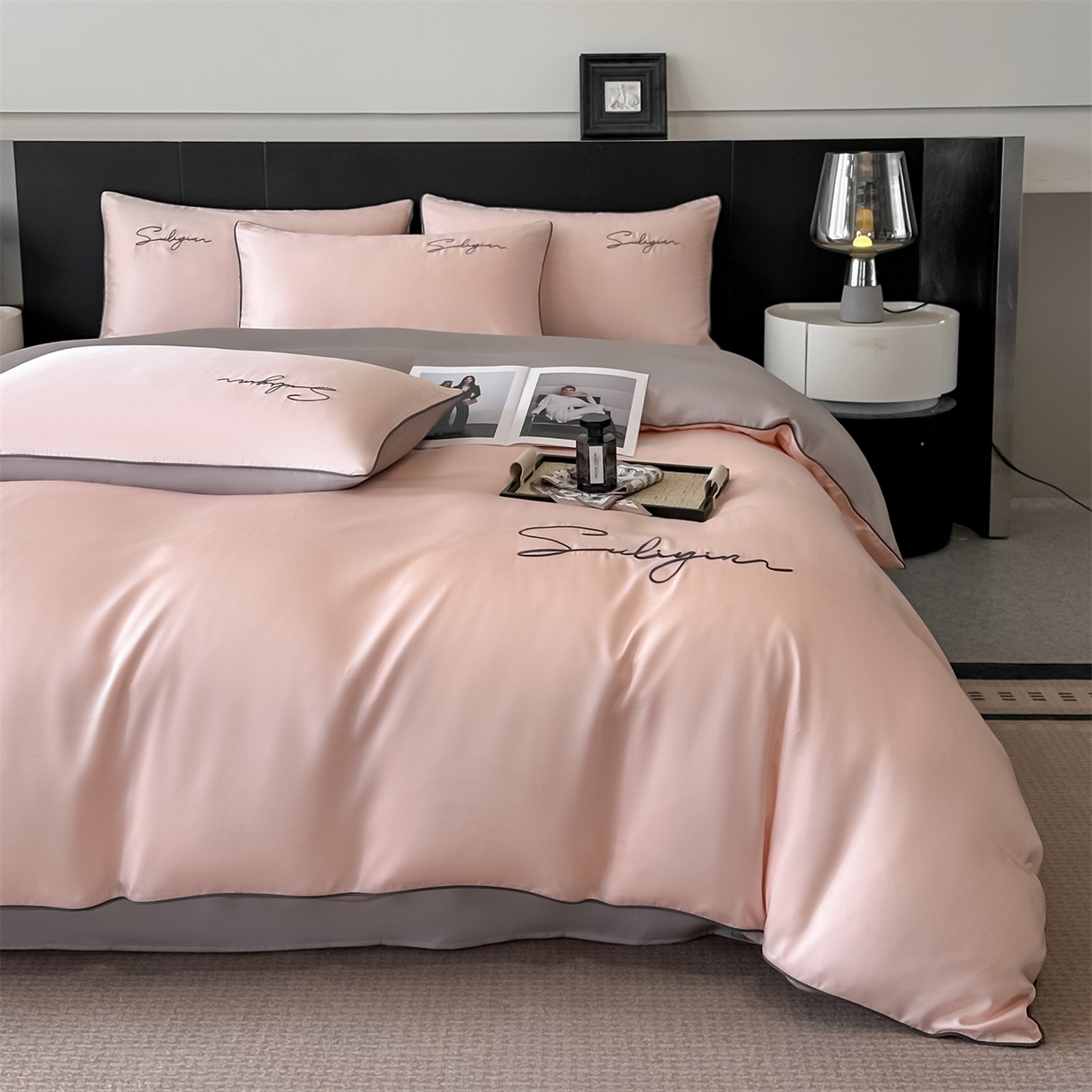 91家纺网 家纺一手货源 找家纺 美澳家纺 2026新款凉感水洗冰丝真丝刺绣双拼单被套四件套 蜜桃灰