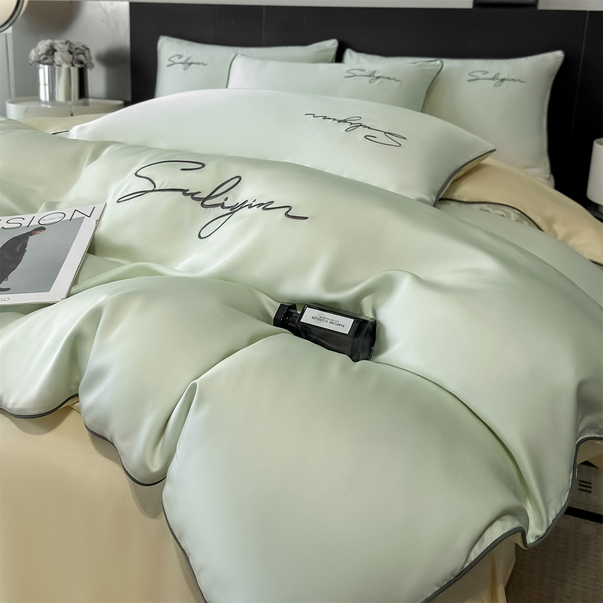 91家纺网 家纺一手货源 找家纺 美澳家纺 2026新款凉感水洗冰丝真丝刺绣双拼单被套四件套 米白黄