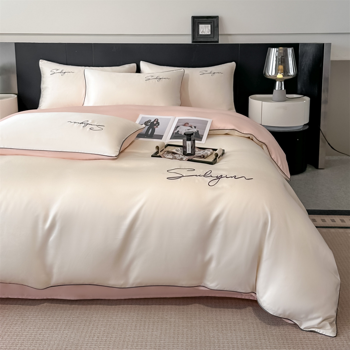 91家纺网 家纺一手货源 找家纺 美澳家纺 2026新款凉感水洗冰丝真丝刺绣双拼单被套四件套 米白蜜桃