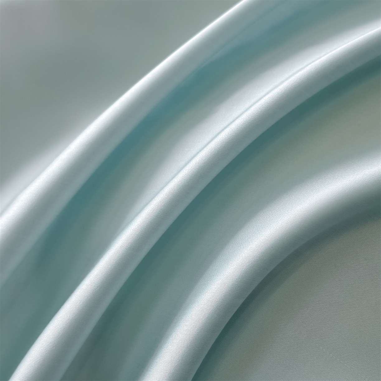 91家纺网 家纺一手货源 找家纺 美澳家纺 2026新款凉感水洗冰丝真丝刺绣双拼单被套四件套 冰蓝灰