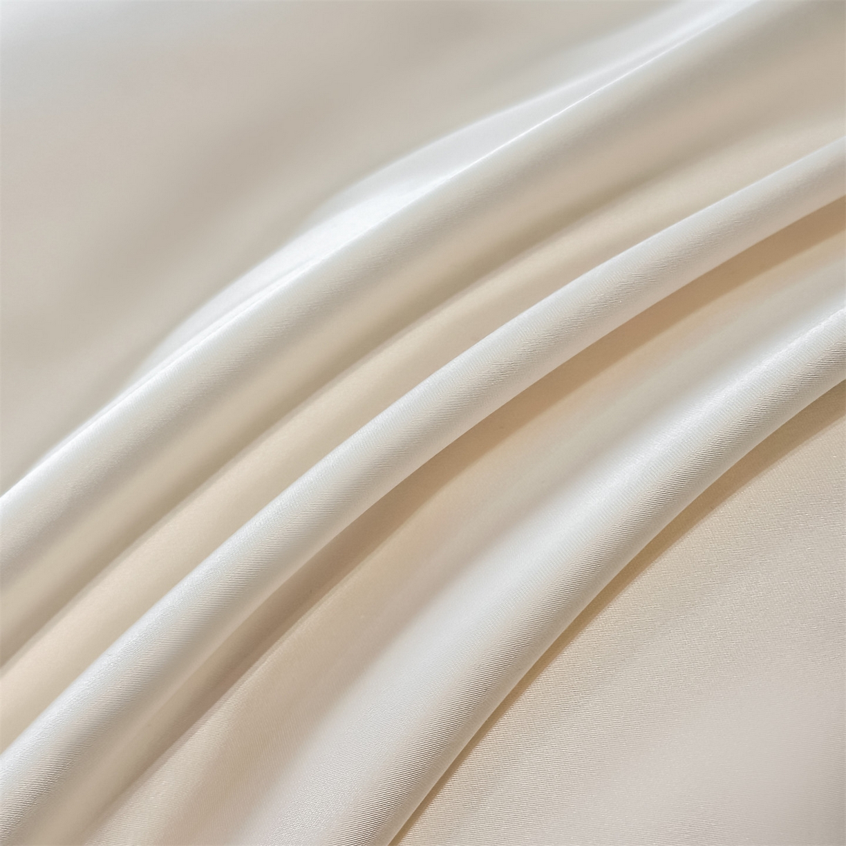 91家纺网 家纺一手货源 找家纺 美澳家纺 2026新款凉感水洗冰丝真丝刺绣双拼单被套四件套 米白蜜桃