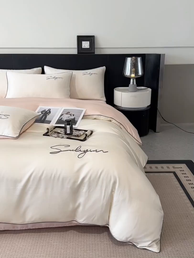 91家纺网 家纺一手货源 找家纺 美澳家纺 2026新款凉感水洗冰丝真丝刺绣双拼单被套四件套 米白蜜桃